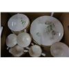 Image 2 : SPRING BLOSSOM GEORGIAN CHINA USA 22KT GOLD CHINA DISHES