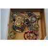 Image 2 : BOX OF ESTATE JEWELLERY
