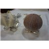 Image 3 : SEA URCHIN AND SHELL LAMPS