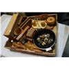 Image 2 : TRAY OF VINTAGE WOOD WARES