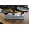 Image 2 : PORCELAIN ANTIQUE SCALE