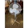 Image 1 : HOMESTYLES WHITE FLOOR FAN