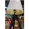 Image 2 : TRIPOD TABLE LAMP