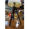 Image 3 : TRIPOD TABLE LAMP