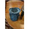 Image 2 : 2 PLANTER POTS AND HONEY TIN