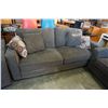 Image 3 : MODERN BROWN 3PC SOFA SET W/ THROW PILLOWS