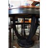 Image 2 : ROUND MODERN DINING TABLE WITH 6 METAL AND LEATHER DINING CHAIRS