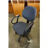 Image 2 : BLUE ROLLING OFFICE CHAIR