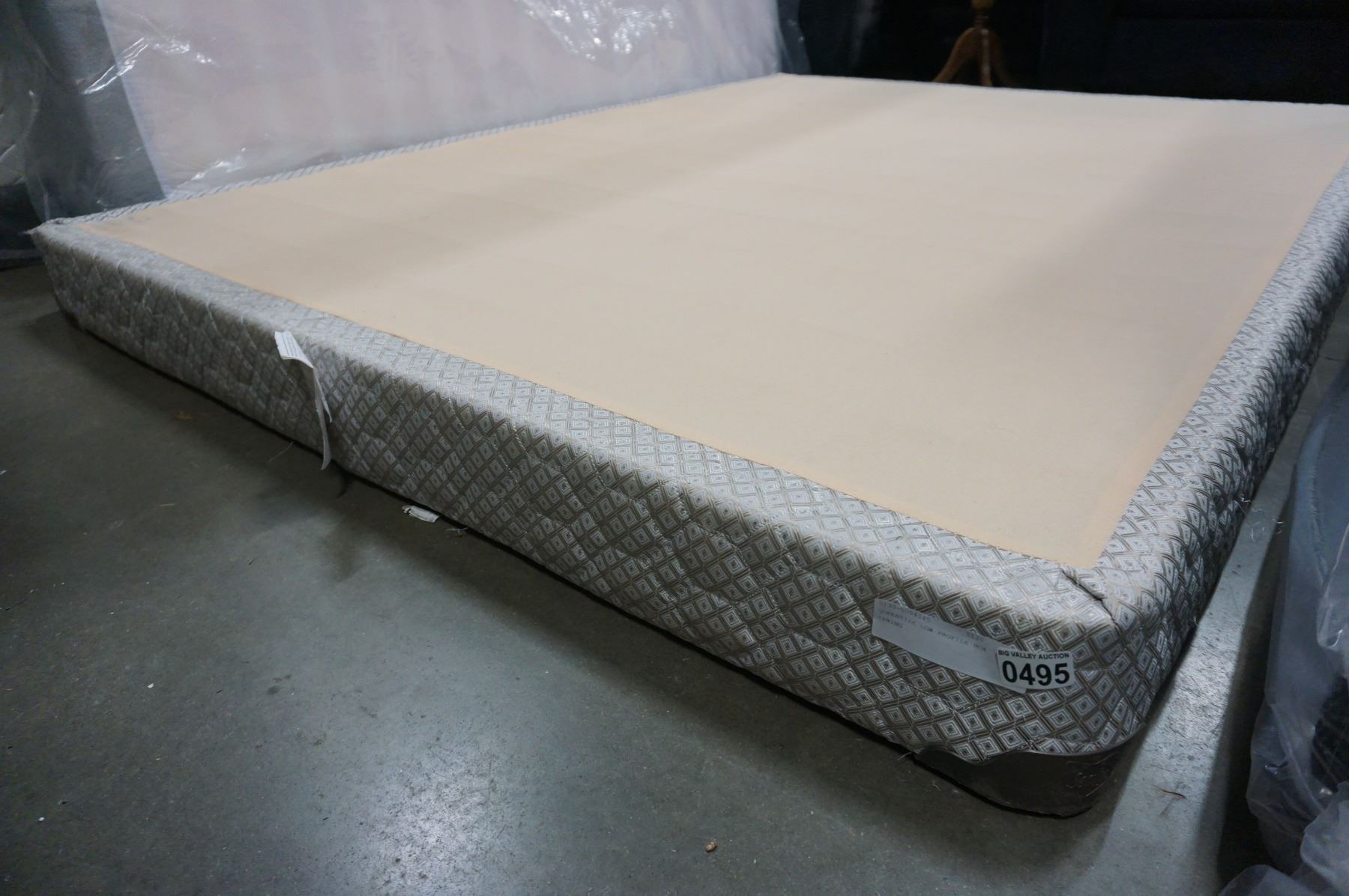 QUEENSIZE LOW PROFILE BOX SPRING Big Valley Auction Queensize low profile box spring big valley auction