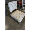 Image 2 : VINTAGE BIRD PATTERN ACCENT CHAIR