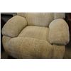 Image 2 : BEIGE FABRIC RECLINER CHAIR