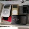 Image 2 : TRAY OF IPODS VARIOUS GENERATIONS