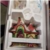 Image 3 : DEPARTMENT 56 SANTA VISITING CENTER, LEMAX XMAS HOUSE AND BOX OF SANTAS