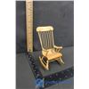 Image 3 : Miniature Wicker Furniture