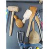 Image 2 : Assorted Kitchen Tools