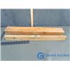Image 1 : Wooden Level in Case