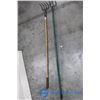 Image 1 : (2) Gardening Tools