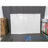 Image 1 : White Board