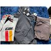 Image 1 : 1 hoodie, 2 long sleeves, 3 t-shirts; size M