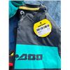 Image 6 : Assorted men's and women's tops, jackets