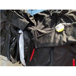 1 Can-am windproof fleece, M; 3 Triumph rain jackets, size L, M &S