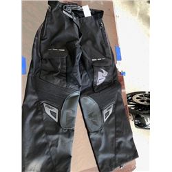 One THOR Terrain blackout s7 over-the-boot pant black: Size 34
