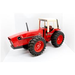 IH 3588 tractor      1/16