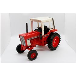 IH 186 hydro tractor    1/16