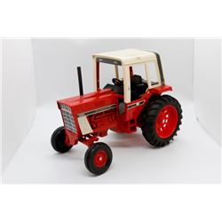 IH 1086 tractor     1/16