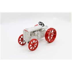 Fordson tractor   1/16