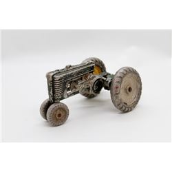 John Deere tractor Die Cast BROKEN   1/16
