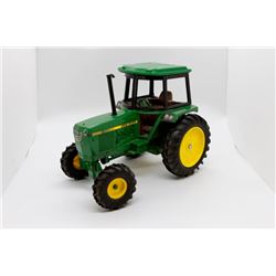 John Deere 2550 tractor   1/16