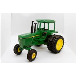John Deere tractor     1/16