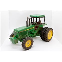 John Deere 4850 tractor    1/16