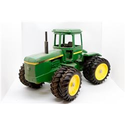 John Deere 8440 4WD tractor    1/16