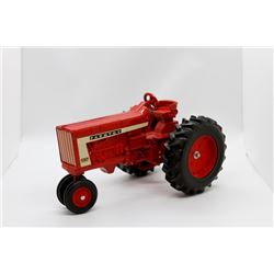 Farmtoy 806 tractor     1/16