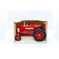 Farmall 350 tractor Ertl 1:16