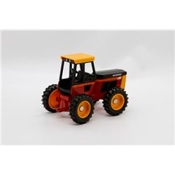 Versatile 256 tractor 1:32 HAS BOX