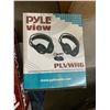 Image 2 : 10 inch flip down screen and wireless headphones