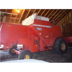 1976 Massey Ferguson 750 Diesel SP Combine with cab Good Condition