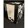 Image 2 : BATMAN BLACK & WHITE STATUE (DC DIRECT)