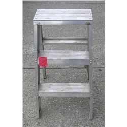 Aluminum step ladder
