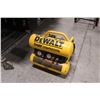 Image 1 : DEWALT EMGLO COMPRESSOR