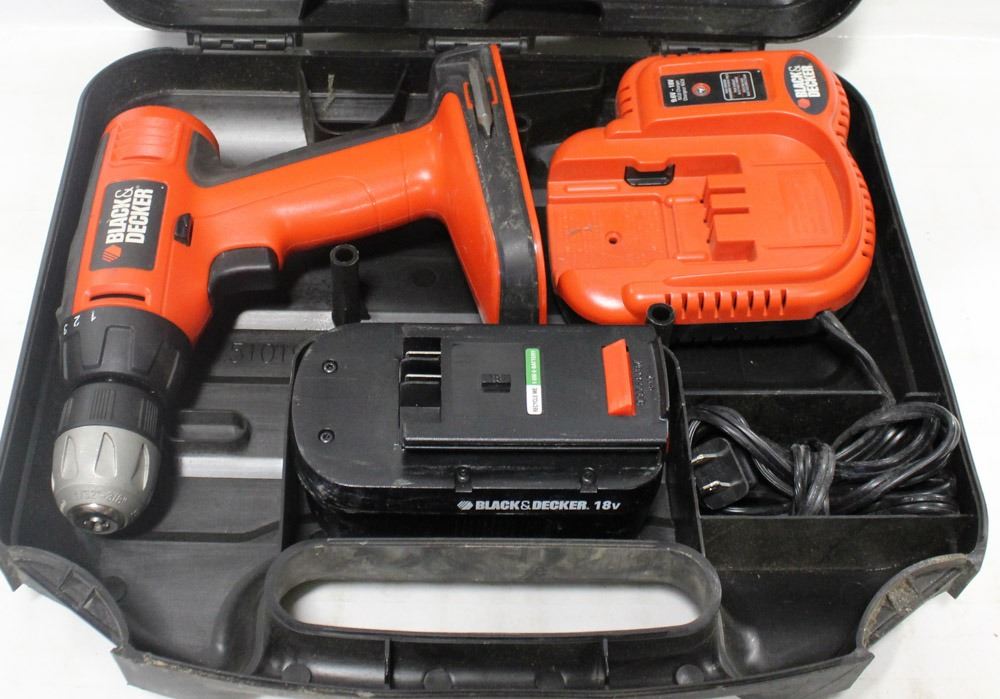 BLACK & DECKER 18 VOLT CORDLESS DRILL
