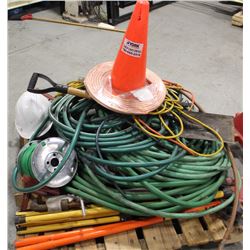 PALLET WITH HOSES, CORDS, PYLON AND MORE