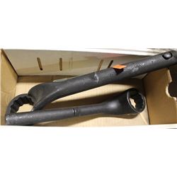 LOT OF 2 NEW WRENCHES, 1-11/16 & 1-1/2