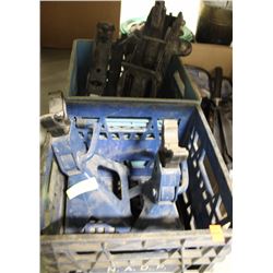 3 TONNE AXLE STAND WITH 2 JACKS.