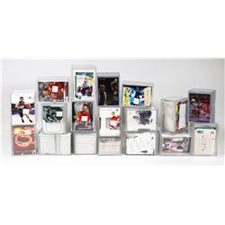 LOT OF ASSORTED SPORTS PLAYER CARDS