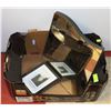 Image 1 : LOT OF 8  MIRROR 1'X1' PIECES AND 2 PHOTO FRAMES