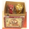 Image 1 : LOT OF GOLD & RED CHRISTMAS DECOS + 2 CUT BOARDS